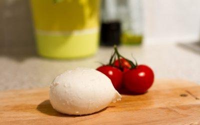 Mozzarella, fiordilatte de Apulia con bondad compacta o fibrosa