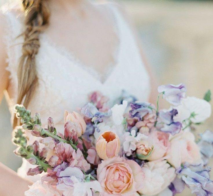 Mariage avec bouquet de printemps : adoptez les couleurs d&#39;un nouveau départ